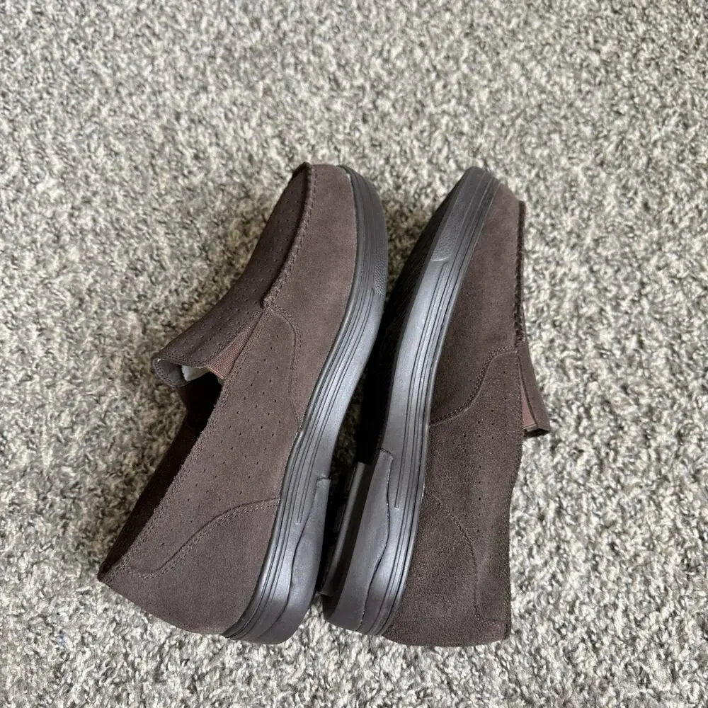 Gravity Defyer Carmel Brown Slip On Suede Leather Loafers Mens Size 9.5 NEW